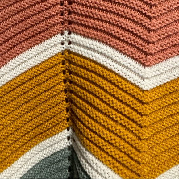 Full Circle Trends Chevron Knit Large Sweater - Picture 7 of 7